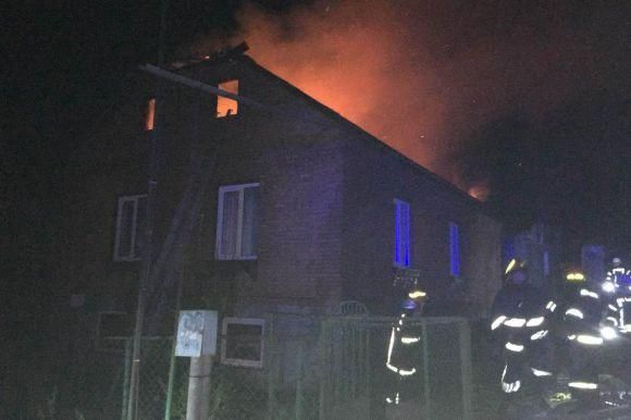 13 рятівників на 3 автівках гасили пожежу у Дубовому, фото №2 на сайті vsim.ua