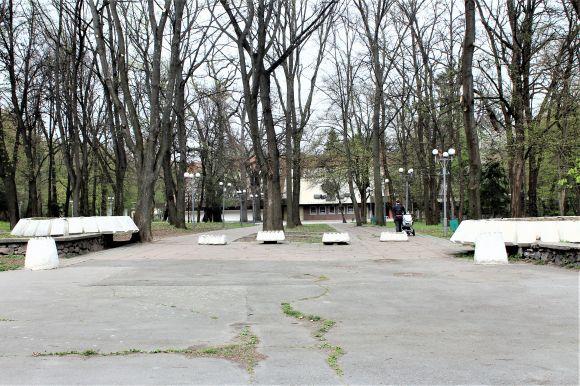 Новини Вінниці - фото з На огорожу для парку Горького дають майже шість мільйонів гривень На огорожу для парку Горького дають майже шість мільйонів гривень, фото №5 на сайті 20minut.ua