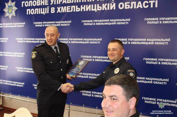 Новини Хмельницького - фото з Чотирьох хмельницьких патрульних відзначили нагородами за "блискучу" роботу