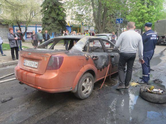 Новини Хмельницького - фото з В центрі Хмельницького на дорозі згорів автомобіль Chevrolet Lacetti В центрі Хмельницького на дорозі згорів автомобіль Chevrolet Lacetti, фото №5 на сайті vsim.ua