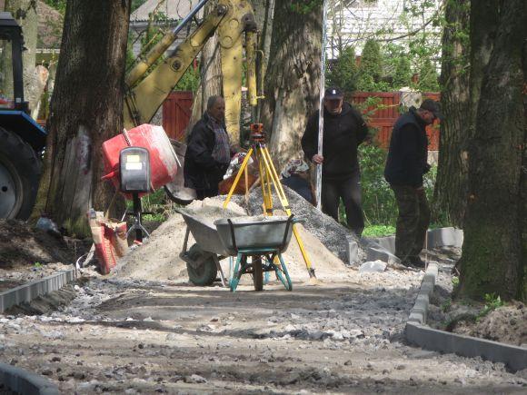 Новини Хмельницького - фото з В парку Чекмана зроблять пішохідну доріжку за 1,5 мільйона. Як вона проходитиме В парку Чекмана зроблять пішохідну доріжку за 1,5 мільйона. Як вона проходитиме, фото №3 на сайті vsim.ua