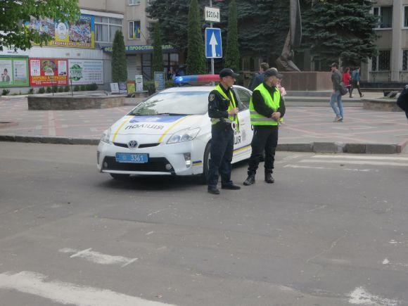 Новини Хмельницького - фото з В центрі Хмельницького на дорозі згорів автомобіль Chevrolet Lacetti В центрі Хмельницького на дорозі згорів автомобіль Chevrolet Lacetti, фото №7 на сайті vsim.ua