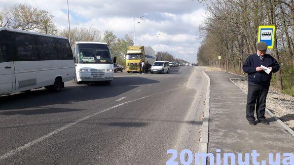 Новини Вінниці - фото з Боротьба за землю під Вінницею: активісти перекрили трасу (ФОТО з місця) Боротьба за землю під Вінницею: активісти перекрили трасу (ФОТО з місця), фото №8 на сайті 20minut.ua