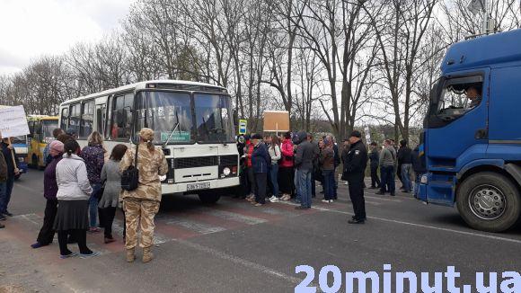 Новини Вінниці - фото з Боротьба за землю під Вінницею: активісти перекрили трасу (ФОТО з місця) Боротьба за землю під Вінницею: активісти перекрили трасу (ФОТО з місця), фото №4 на сайті 20minut.ua