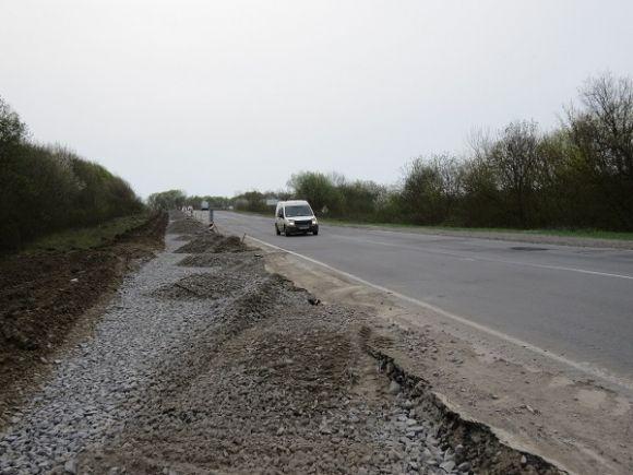 Нове покриття та більше смуг: дорожники взялися за ремонт траси біля Війтівців, фото №1 на сайті vsim.ua