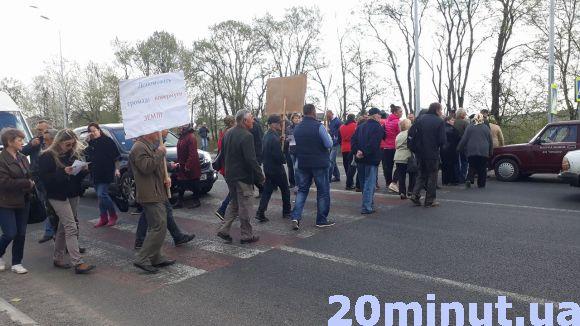 Новини Вінниці - фото з Боротьба за землю під Вінницею: активісти перекрили трасу (ФОТО з місця) Боротьба за землю під Вінницею: активісти перекрили трасу (ФОТО з місця), фото №6 на сайті 20minut.ua