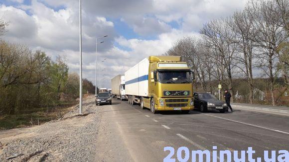Новини Вінниці - фото з Боротьба за землю під Вінницею: активісти перекрили трасу (ФОТО з місця) Боротьба за землю під Вінницею: активісти перекрили трасу (ФОТО з місця), фото №5 на сайті 20minut.ua