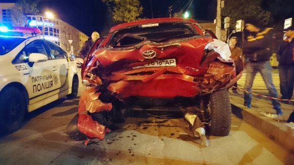 Новини Вінниці - фото з Потрійна ДТП у Вінниці: водія «Hyundai» з салону діставали рятувальники Потрійна ДТП у Вінниці: водія «Hyundai» з салону діставали рятувальники, фото №9 на сайті 20minut.ua