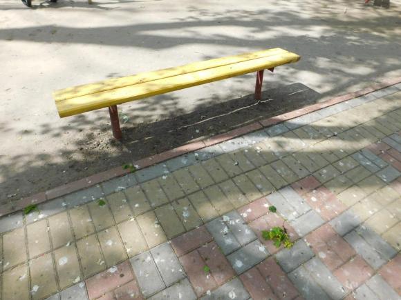 Новини Хмельницького - фото з “Верещить так, що діти лякаються”: кого насправді лякає “Коршун” у сквері Шевченка G:\DCIM\100NIKON\DSCN8005.JPG