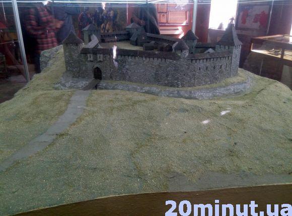 Новини Кам'янця-Подільського - фото з Сенсорний інформаційний блок, макет фортеці 15 століття та велотур. У Кам’янці стартував туристичний сезон (ФОТО) Сенсорний інформаційний блок, макет фортеці 15 століття та велотур. У Кам’янці стартував туристичний сезон (ФОТО), фото №1 на сайті 20minut.ua