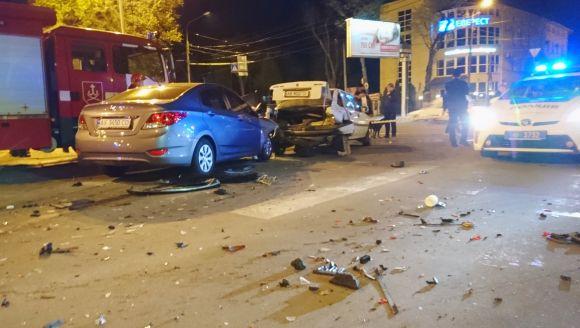 Новини Вінниці - фото з Потрійна ДТП у Вінниці: водія «Hyundai» з салону діставали рятувальники Потрійна ДТП у Вінниці: водія «Hyundai» з салону діставали рятувальники, фото №7 на сайті 20minut.ua