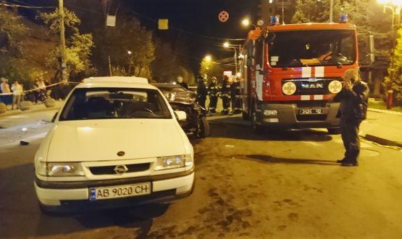 Новини Вінниці - фото з Потрійна ДТП у Вінниці: водія «Hyundai» з салону діставали рятувальники Потрійна ДТП у Вінниці: водія «Hyundai» з салону діставали рятувальники, фото №1 на сайті 20minut.ua