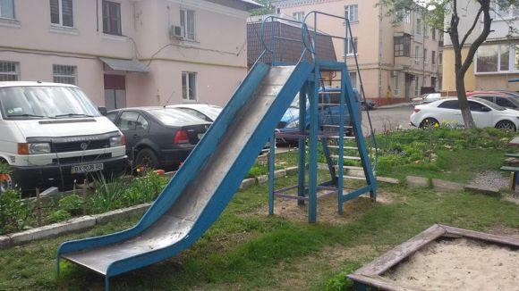 Новини Хмельницького - фото з Дитячі майданчики у Хмельницькому ремонтують лише після скарг? Дитячі майданчики у Хмельницькому ремонтують лише після скарг?, фото №7 на сайті vsim.ua