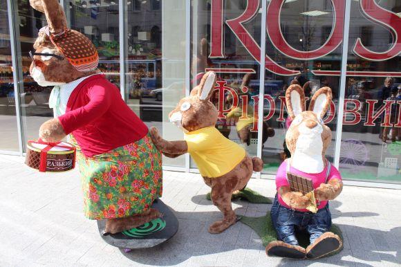 ФОТО ДНЯ. Замість «трамвайчику» на Соборній поставили «зайців», фото №1 на сайті 20minut.ua