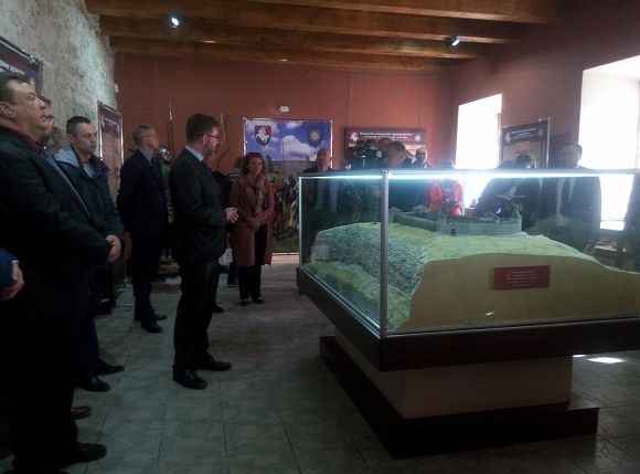 Новини Кам'янця-Подільського - фото з Сенсорний інформаційний блок, макет фортеці 15 століття та велотур. У Кам’янці стартував туристичний сезон (ФОТО) Сенсорний інформаційний блок, макет фортеці 15 століття та велотур. У Кам’янці стартував туристичний сезон (ФОТО), фото №2 на сайті 20minut.ua