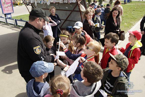 Новини Хмельницького - фото з "Обережно, діти на дорозі": хмельницькі школярі написали листи водіям "Обережно, діти на дорозі": хмельницькі школярі написали листи водіям, фото №3 на сайті vsim.ua