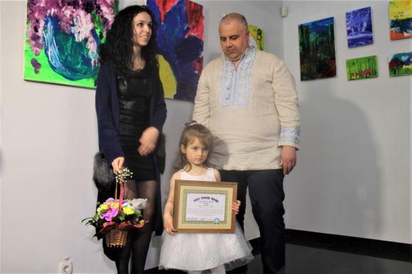 Наймолодша художниця України живе у Вінниці. Їй три роки, фото №4 на сайті 20minut.ua