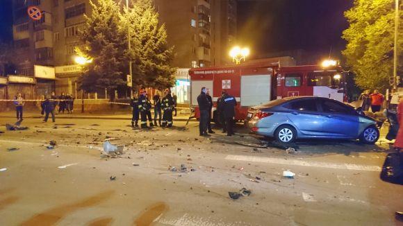 Новини Вінниці - фото з Потрійна ДТП у Вінниці: водія «Hyundai» з салону діставали рятувальники Потрійна ДТП у Вінниці: водія «Hyundai» з салону діставали рятувальники, фото №4 на сайті 20minut.ua