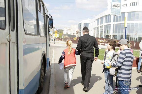 Новини Хмельницького - фото з "Обережно, діти на дорозі": хмельницькі школярі написали листи водіям "Обережно, діти на дорозі": хмельницькі школярі написали листи водіям, фото №2 на сайті vsim.ua