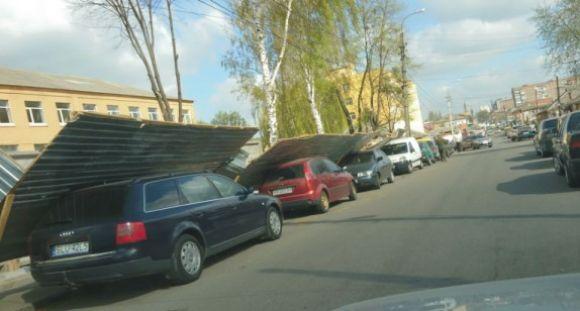 Весняний буревій: 17 повалених дерев. Якого ще лиха наробила погода?, фото №2 на сайті 20minut.ua