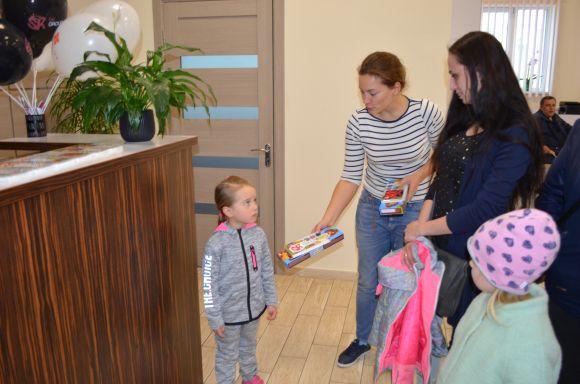 Новини Хмельницького - фото з Учасники фотоконкурсу "Будуємо Хмельницький" отримали подарунки Учасники фотоконкурсу "Будуємо Хмельницький" отримали подарунки, фото №4 на сайті vsim.ua