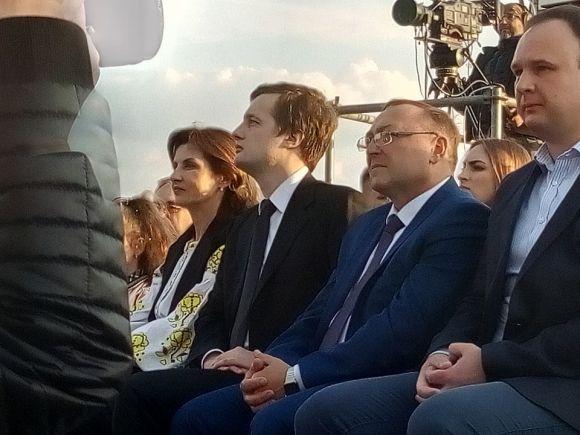 Відкриття фонтану Рошен. На набережній багато людей, поліції і музики, фото №1 на сайті 20minut.ua