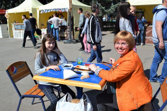 Новини Вінниці - фото з «Шашлик прекрасний, а от афробургер не дуже»: відгуки відвідувачів Vinnytsia Food Fest «Шашлик прекрасний, а от афробургер не дуже»: відгуки відвідувачів Vinnytsia Food Fest, фото №4 на сайті 20minut.ua