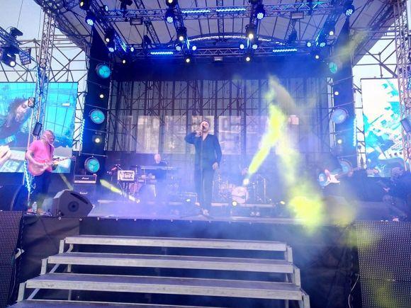 Відкриття фонтану Рошен. На набережній багато людей, поліції і музики, фото №5 на сайті 20minut.ua