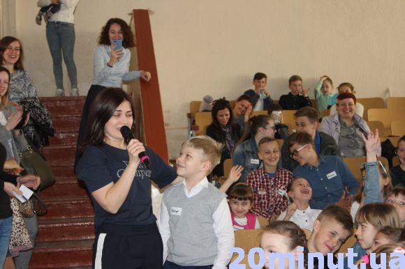 Новини Тернополя - фото з У Тернополі змагалися маленькі знавці англійської У Тернополі змагалися маленькі знавці англійської, фото №3 на сайті 20minut.ua