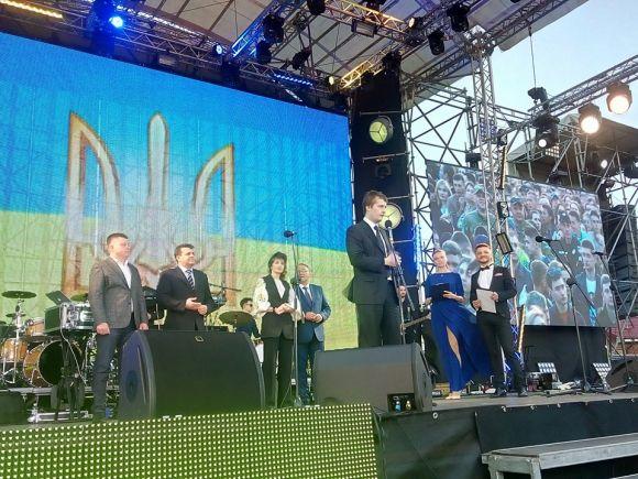 Відкриття фонтану Рошен. На набережній багато людей, поліції і музики, фото №4 на сайті 20minut.ua