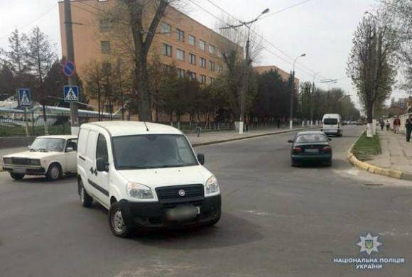 Новини Хмельницького - фото з Хроніка ДТП у Хмельницькому: вщент згоріла автівка і школярка у реанімації Хроніка ДТП у Хмельницькому: вщент згоріла автівка і школярка у реанімації, фото №2 на сайті vsim.ua