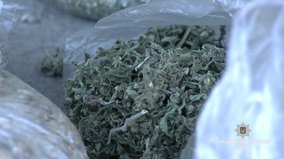 Новини Вінниці - фото з У вінничанина вдома знайшли десять кілограм наркотиків та гранати У вінничанина вдома знайшли десять кілограм наркотиків та гранати, фото №3 на сайті 20minut.ua