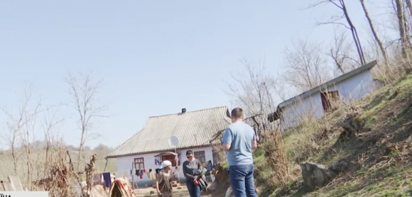 У селі на Вінниччині проживає російсько-японська родина нелегалів, фото №1 на сайті 20minut.ua