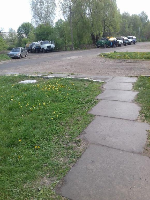 Новини Хмельницького - фото з "Молочний скандал": у Старокостянтинові на мітинг вийшли ошукані селяни "Молочний скандал": у Старокостянтинові на мітинг вийшли ошукані селяни, фото №3 на сайті vsim.ua