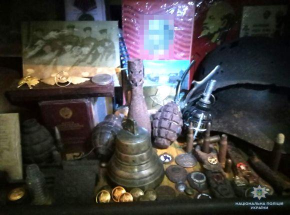 «Міні-експозицію» зі зброї створив у себе вдома житель Барського району, фото №1 на сайті 20minut.ua