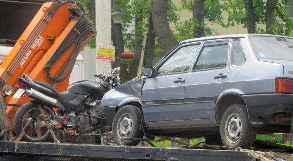 Мотоцикліст опинився в лікарні після ДТП на Прибузькій. За кермом “ВАЗу” була поліцейська, фото №1 на сайті vsim.ua