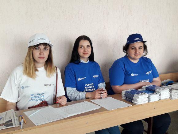 Обізнана людина завжди зможе себе захистити – у вишах пишуть правовий диктант, фото №1 на сайті 20minut.ua