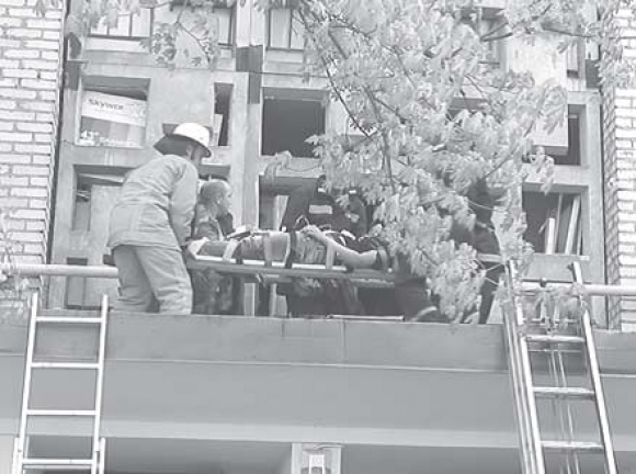 Новини Вінниці - фото з Руфер впав з дев'ятиповерхівки і залишився живим. Він у реанімації Руфер впав з дев'ятиповерхівки і залишився живим. Він у реанімації, фото №1 на сайті 20minut.ua