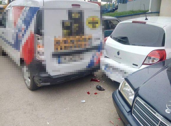 Новини Хмельницького - фото з Дивна ДТП на «Темпі»: водій забув поставити автомобіль на ручне гальмо (ВІДЕО) Дивна ДТП на «Темпі»: водій забув поставити автомобіль на ручне гальмо (ВІДЕО), фото №2 на сайті vsim.ua