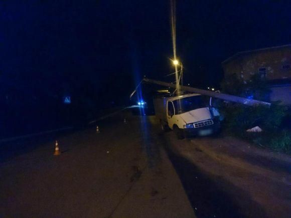 Новини Хмельницького - фото з У Гречанах п’яний водій врізався у стовп У Гречанах п’яний водій врізався у стовп, фото №1 на сайті vsim.ua