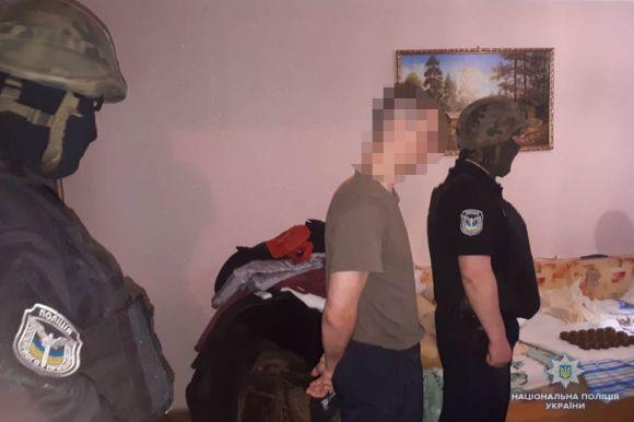 Новини Вінниці - фото з Мав продати: у квартирі вінничанина знайшли 18 бойових гранат Мав продати: у квартирі вінничанина знайшли 18 бойових гранат, фото №2 на сайті 20minut.ua