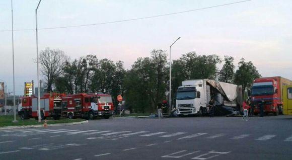 Новини Вінниці - фото з На виїзді з Вінниці загорілася вантажівка, що стояла на заправці На виїзді з Вінниці загорілася вантажівка, що стояла на заправці, фото №2 на сайті 20minut.ua