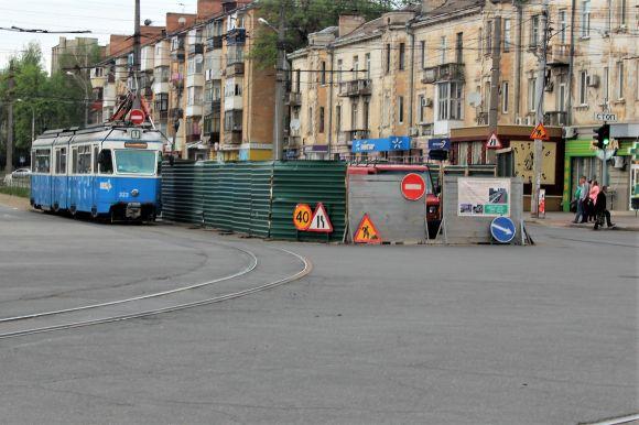 На Замостянській зрубали старі дерева. Хто це робить і навіщо?, фото №1 на сайті 20minut.ua
