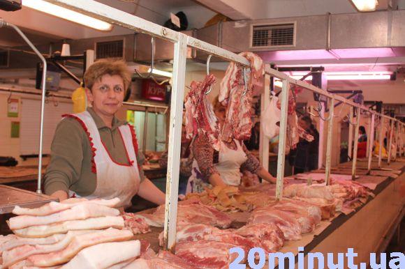 Новини Тернополя - фото з У Тернополі можна дешево купити м'ясо для шашликів, але як правильно його обрати? Поради продавців
