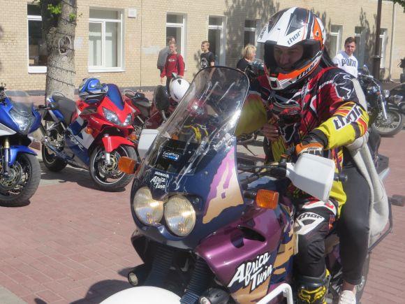 Новини Хмельницького - фото з Під рев "залізних коней": у Хмельницькому байкери відкрили мотосезон (ФОТО) Під рев "залізних коней": у Хмельницькому байкери відкрили мотосезон (ФОТО), фото №6 на сайті vsim.ua