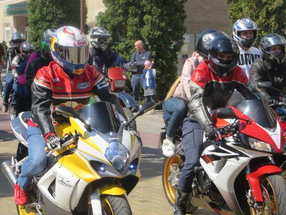 Новини Хмельницького - фото з Під рев "залізних коней": у Хмельницькому байкери відкрили мотосезон (ФОТО) Під рев "залізних коней": у Хмельницькому байкери відкрили мотосезон (ФОТО), фото №25 на сайті vsim.ua