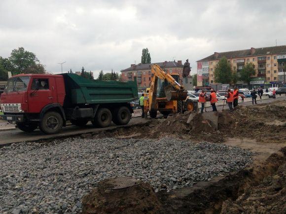 Новини Хмельницького - фото з Привокзальну площу ремонтує фірма, яку підозрюють у відмиванні грошей Привокзальну площу ремонтує фірма, яку підозрюють у відмиванні грошей, фото №1 на сайті vsim.ua