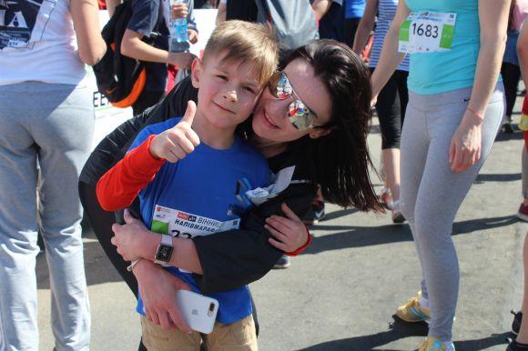 Новини Вінниці - фото з AUTO.RIA Вінниця Напівмарафон. Хто переміг у наймасовішому забігу? AUTO.RIA Вінниця Напівмарафон. Хто переміг у наймасовішому забігу?, фото №4 на сайті 20minut.ua