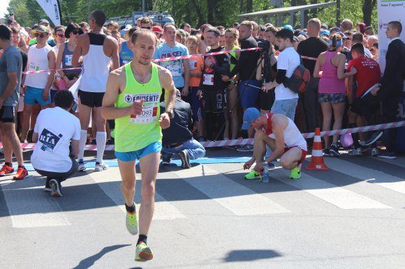Новини Вінниці - фото з AUTO.RIA Вінниця Напівмарафон. Хто переміг у наймасовішому забігу? AUTO.RIA Вінниця Напівмарафон. Хто переміг у наймасовішому забігу?, фото №6 на сайті 20minut.ua