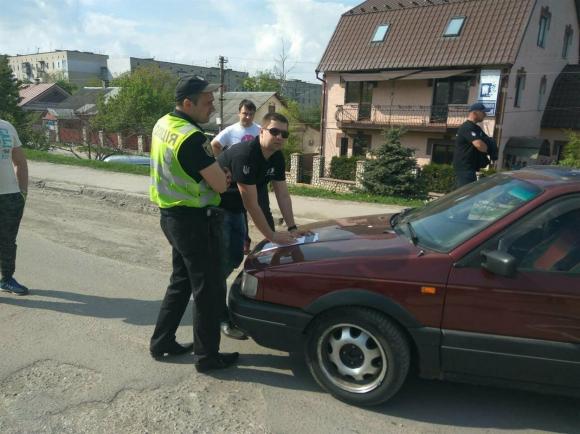 У Кременці у ямах на дорогах "виросли" квіти, фото №4 на сайті 20minut.ua